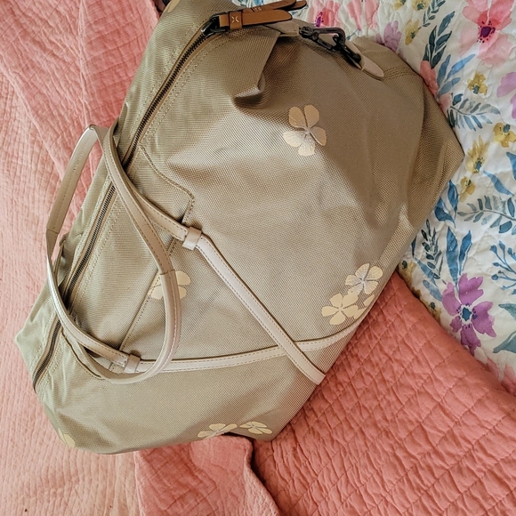 Tumi Handbags - RARE Tumi floral / daisy embroidered duffle